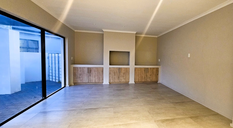 5 Bedroom Property for Sale in Myburgh Park Western Cape